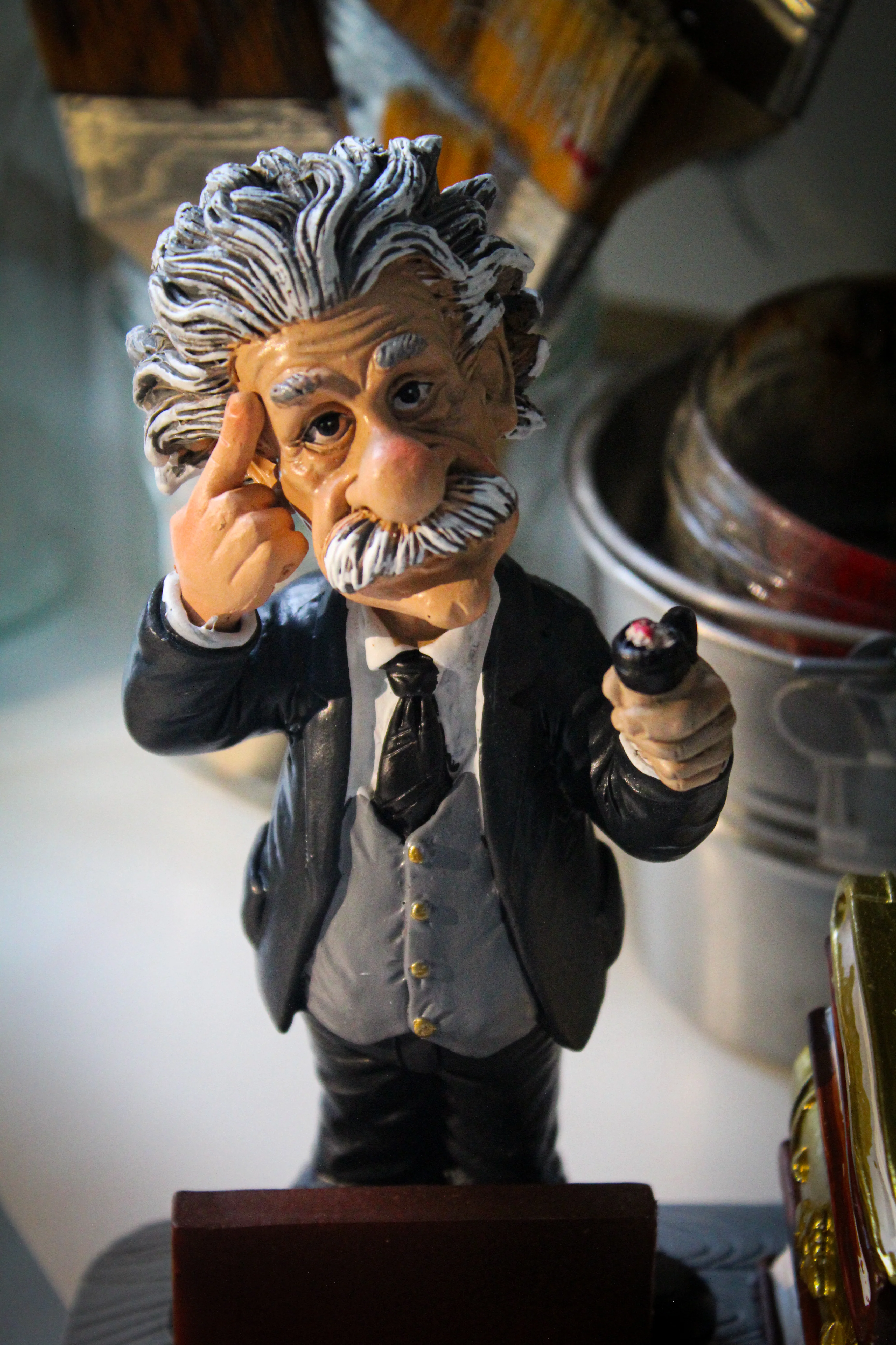 Albert Einstein Figurine (18cm) - Image 4