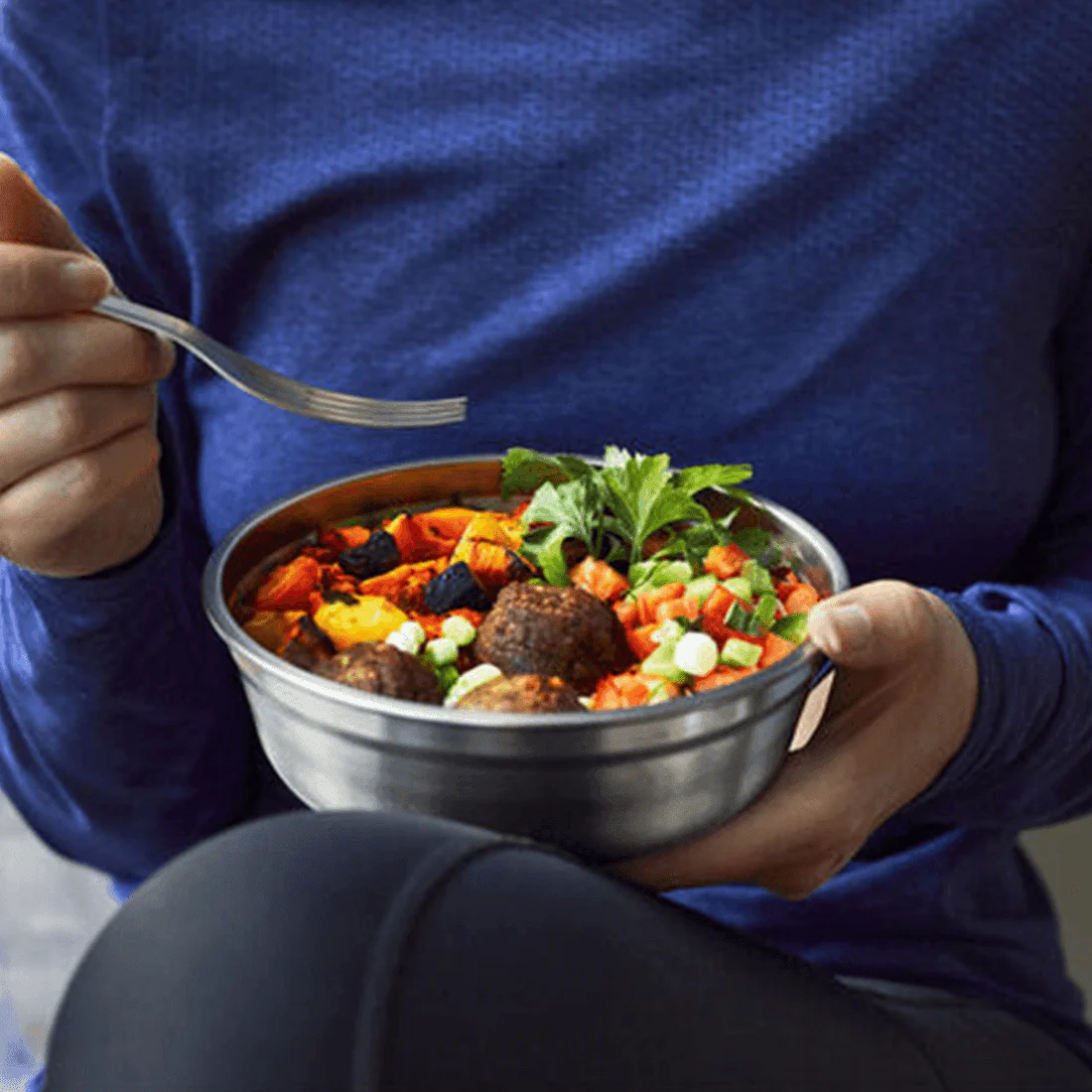 Black+Blum Steel Food Bowl Large - Grey/Red (950ml) - Image 7