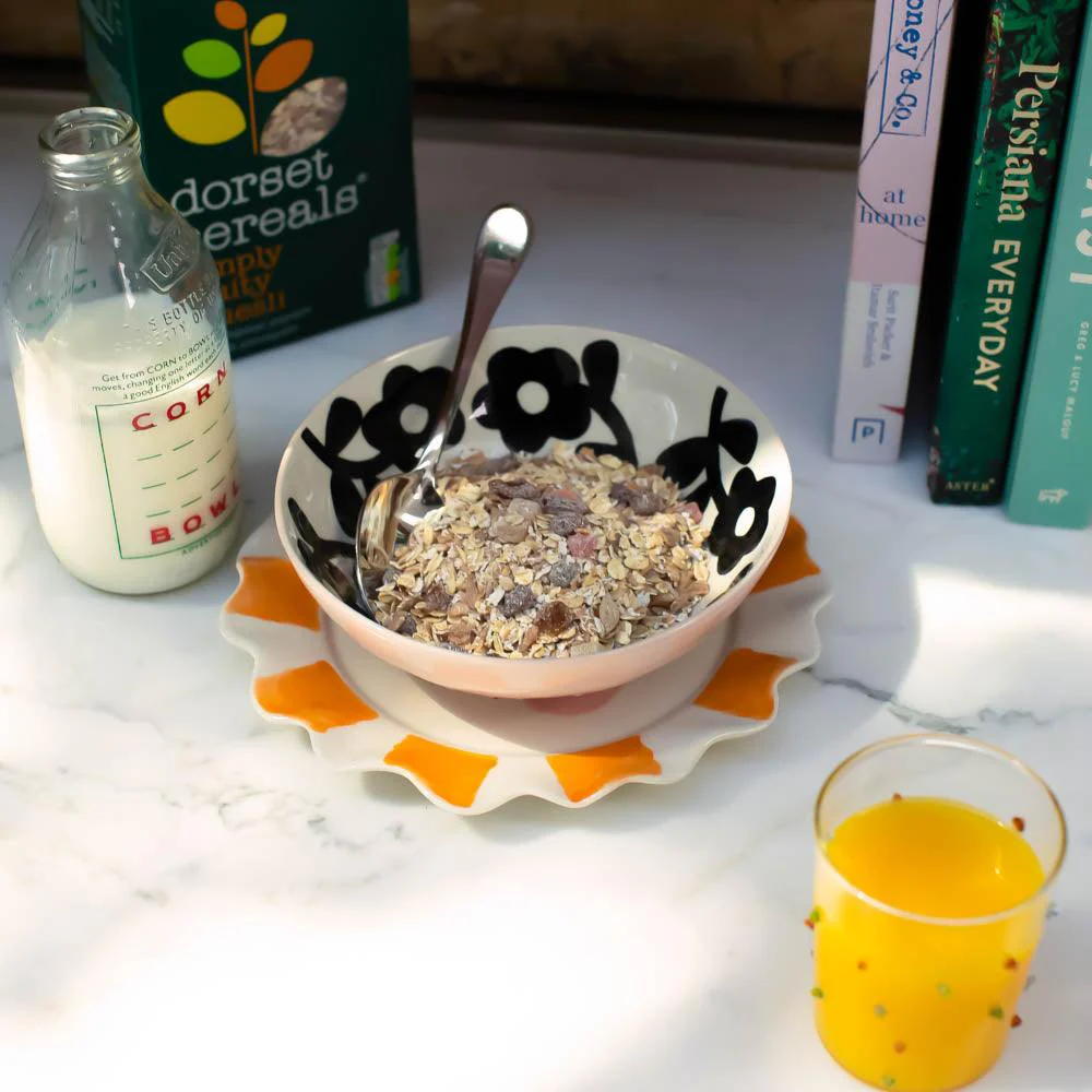 Caroline Gardner Mono Floral Stoneware Bowl (18cm) - Image 2