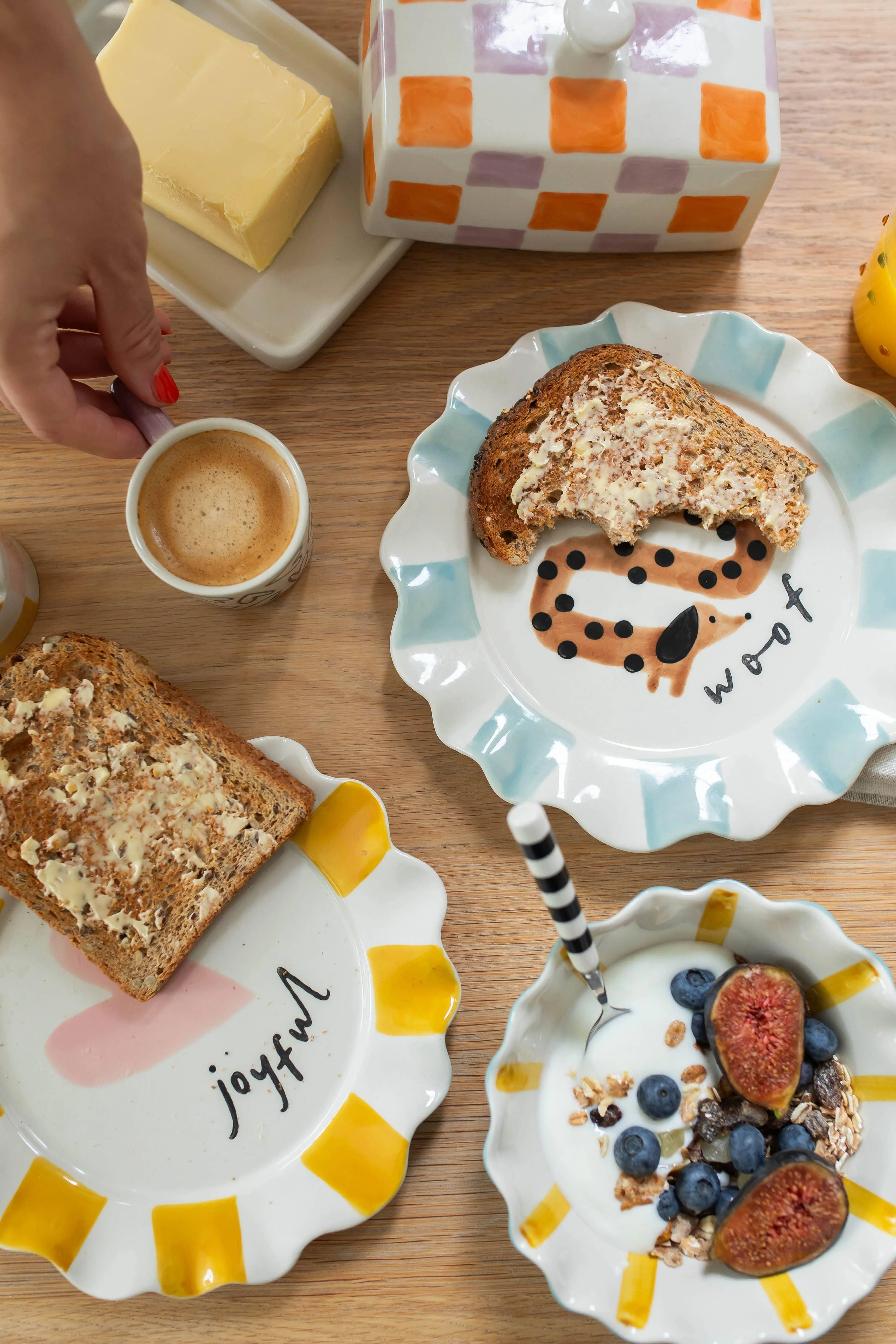 Caroline Gardner Woof Sausage Dog Plate (21.5cm) - Image 4