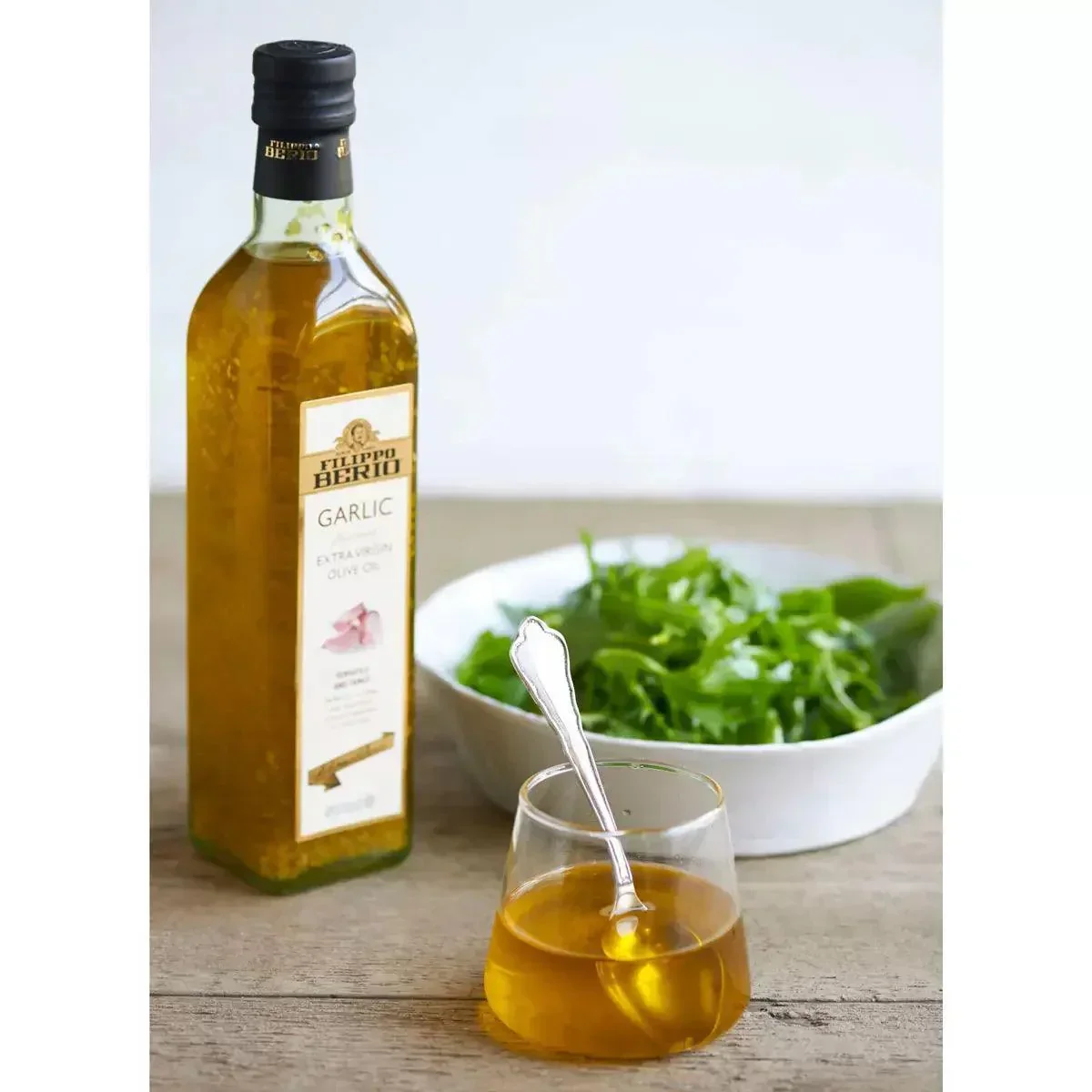 Filippo Berio Garlic Flavoured Olive Oil (1L) - Image 3