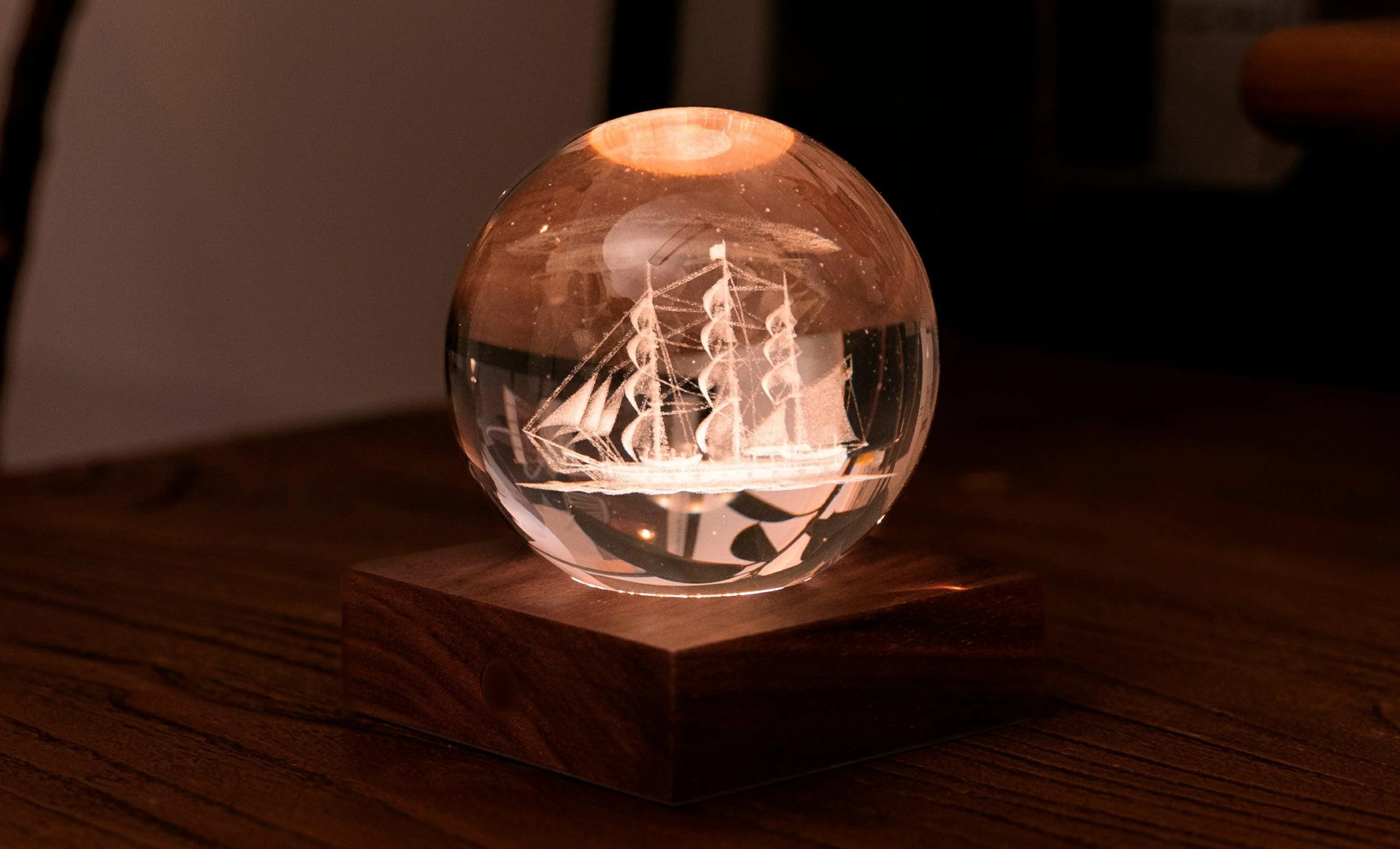 Gingko Amber Crystal Light - Sailing Boat - Image 3