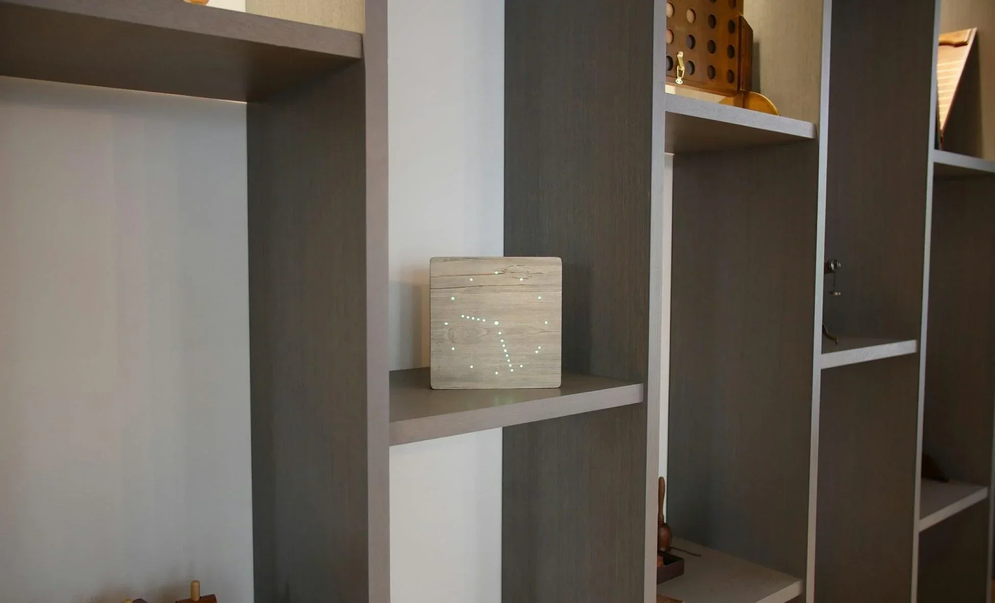 Gingko Analogue Click Desk Alarm Clock - Ash - Image 4