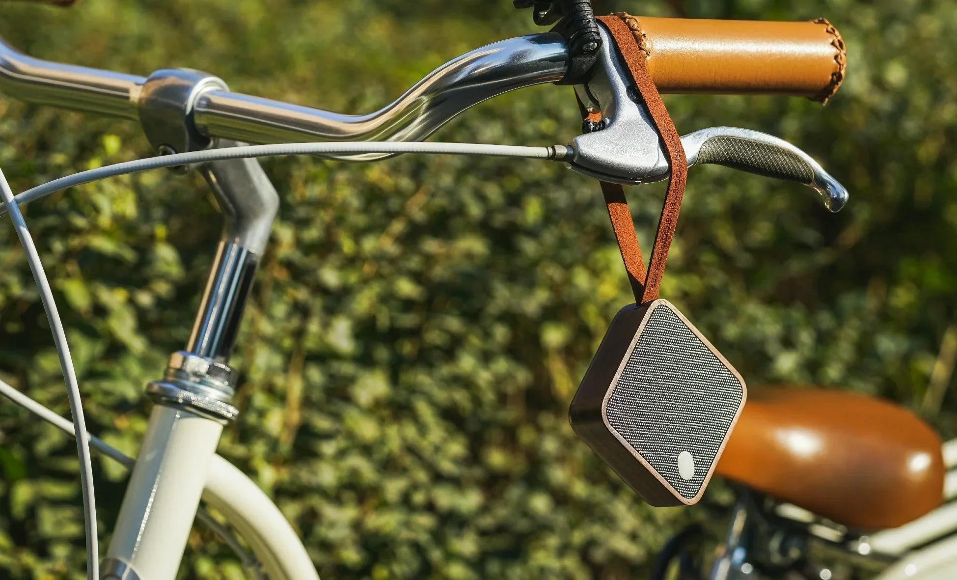 Gingko Mi Square Pocket Speaker - Walnut - Image 6