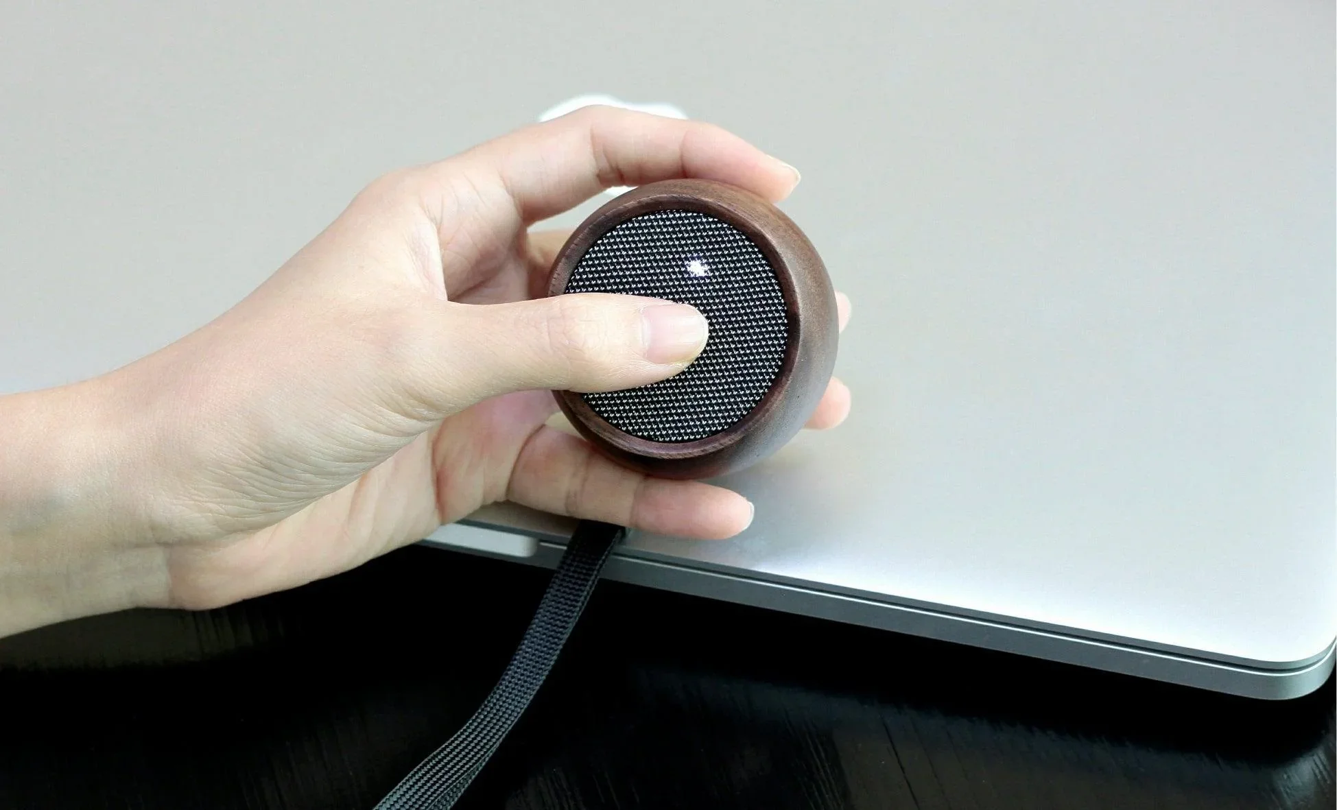 Gingko Tumbler Selfie Speaker - Walnut - Image 2