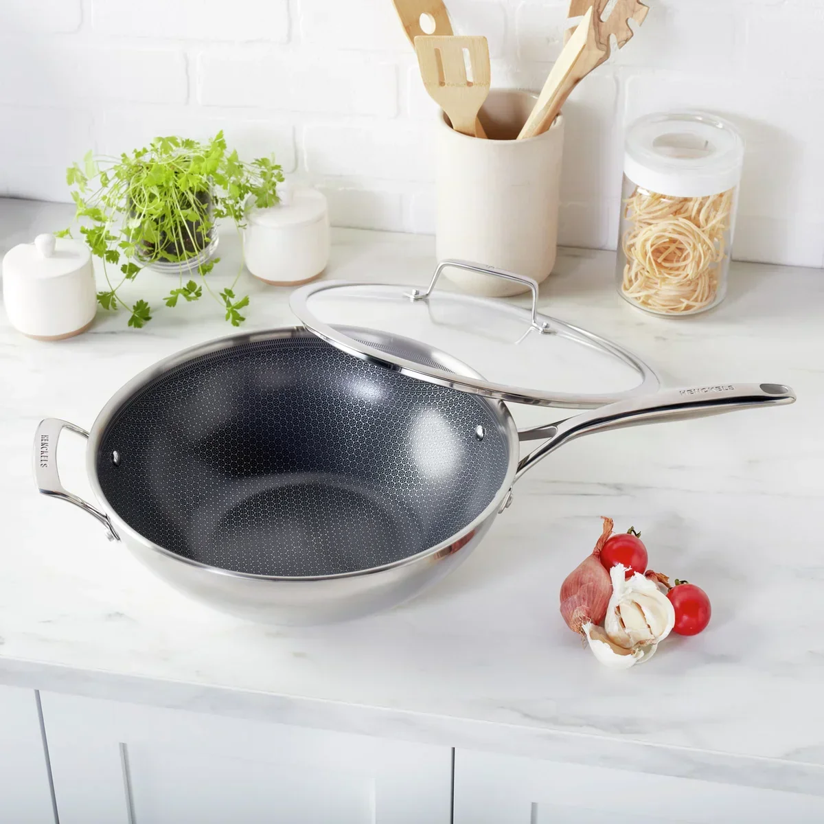 Henckels Hybrid Ceramic Non-stick Tri-ply Clad Wok with Glass Lid (30cm) - Image 3