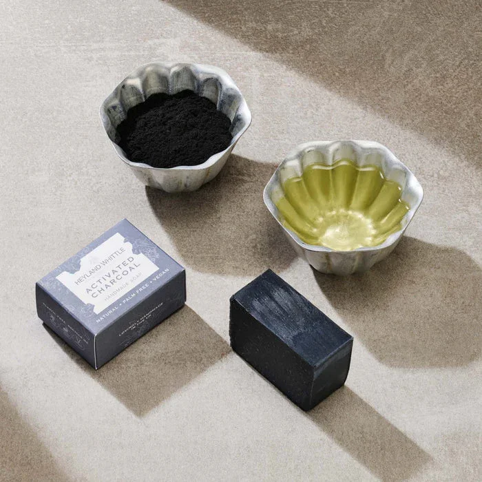 Heyland & Whittle Activated Charcoal Palm Free Soap (120g) - Image 3