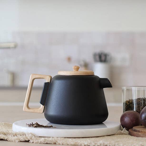 Ogo Living Viggo Cast Iron Teapot - Black (1l) - Image 4