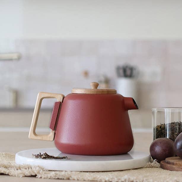 Ogo Living Viggo Cast Iron Teapot - Red (1l) - Image 2