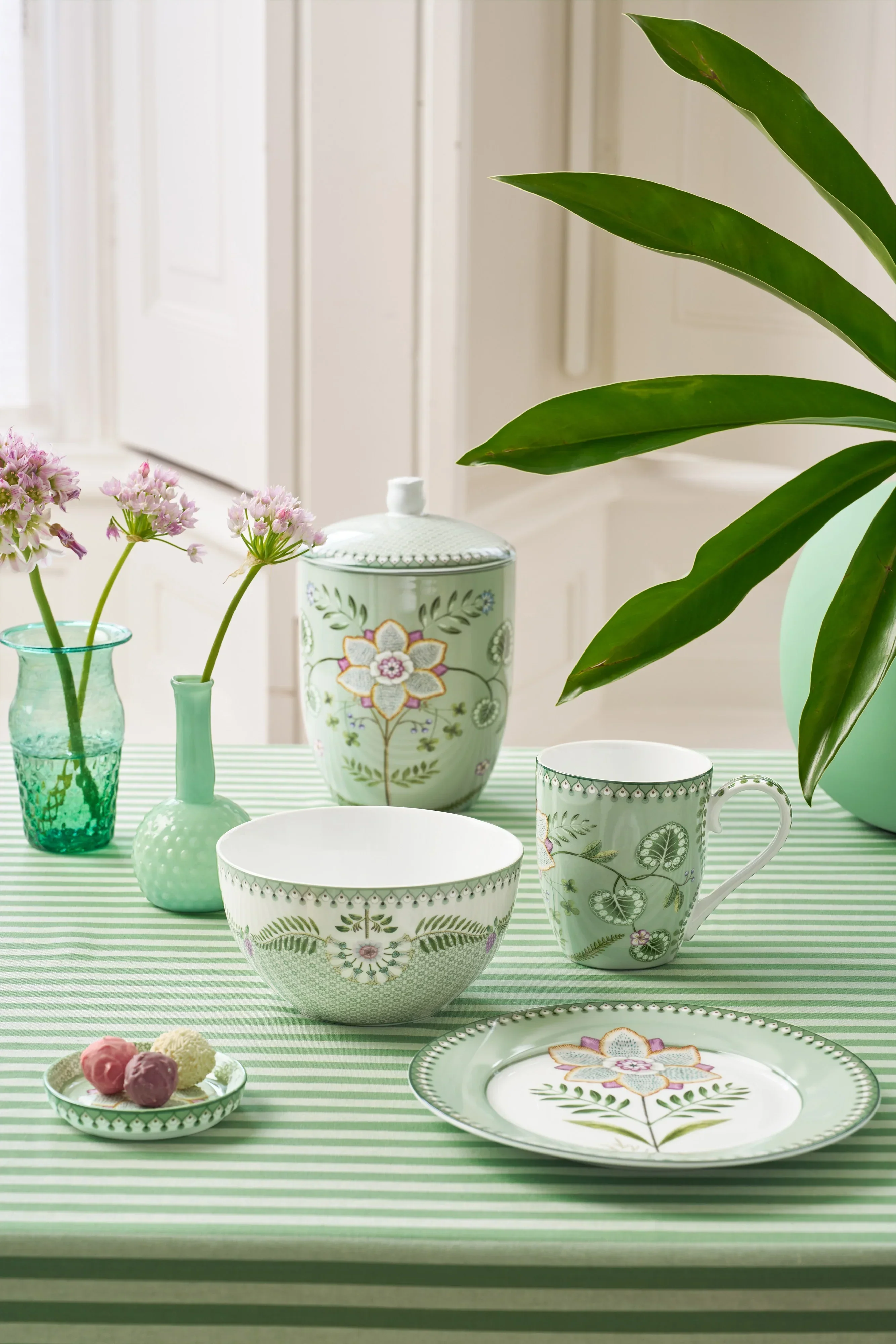 Pip Studio - Lily & Lotus Breakfast Set - Light Green (Set of 3) - Image 3