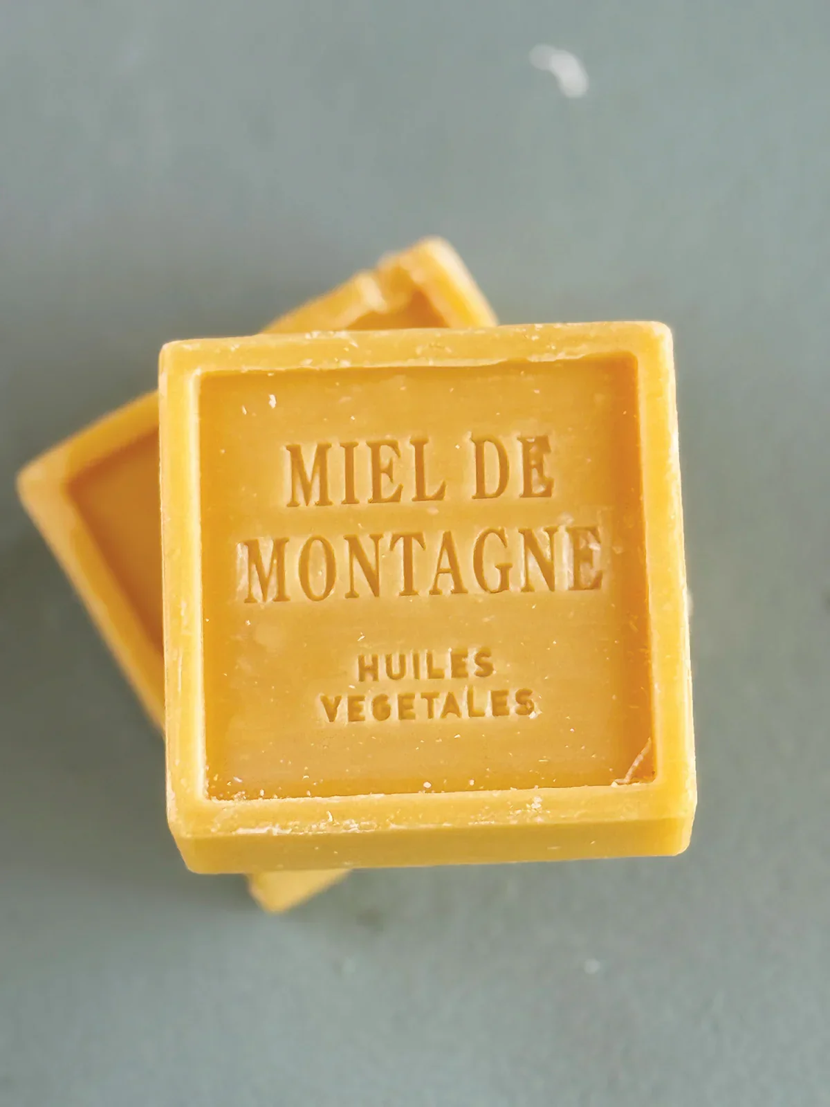 Savon De Marseille Floral Miel De Montage Soap (130g)