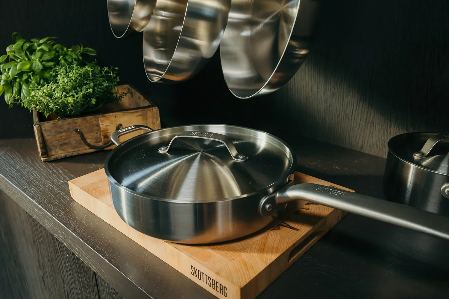 Skottsberg Stainless Steel Saute Pan with lid (28cm) - Image 4
