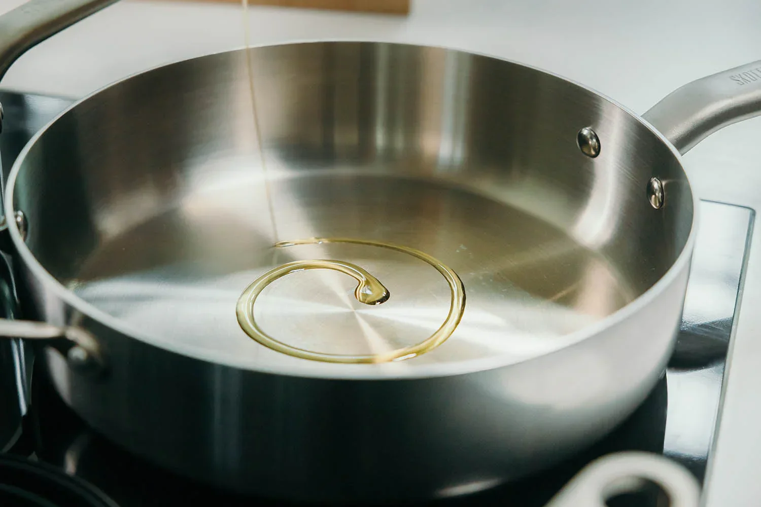 Skottsberg Stainless Steel Saute Pan with lid (28cm) - Image 5