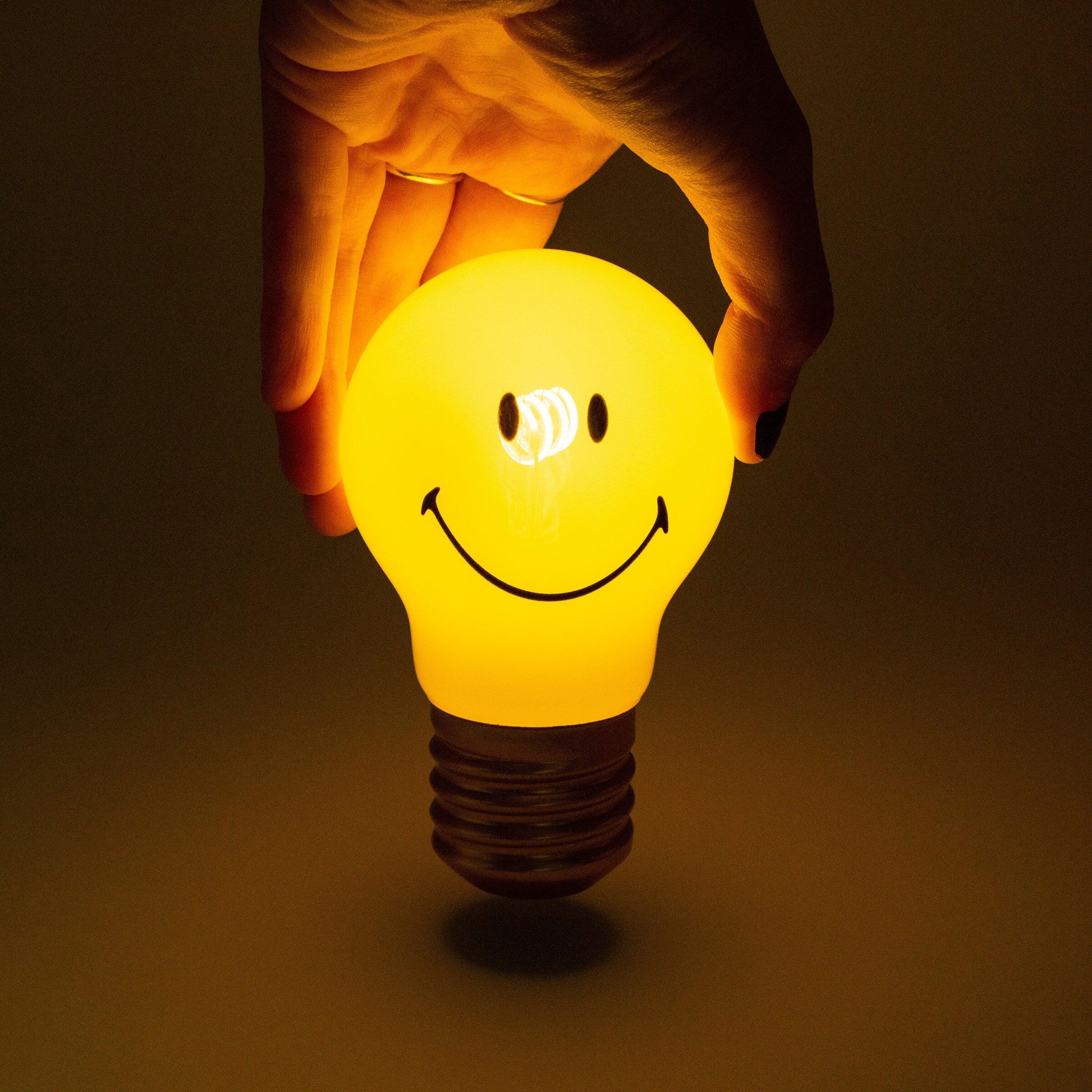 Suck UK Cordless Smiley Lightbulb - Image 6