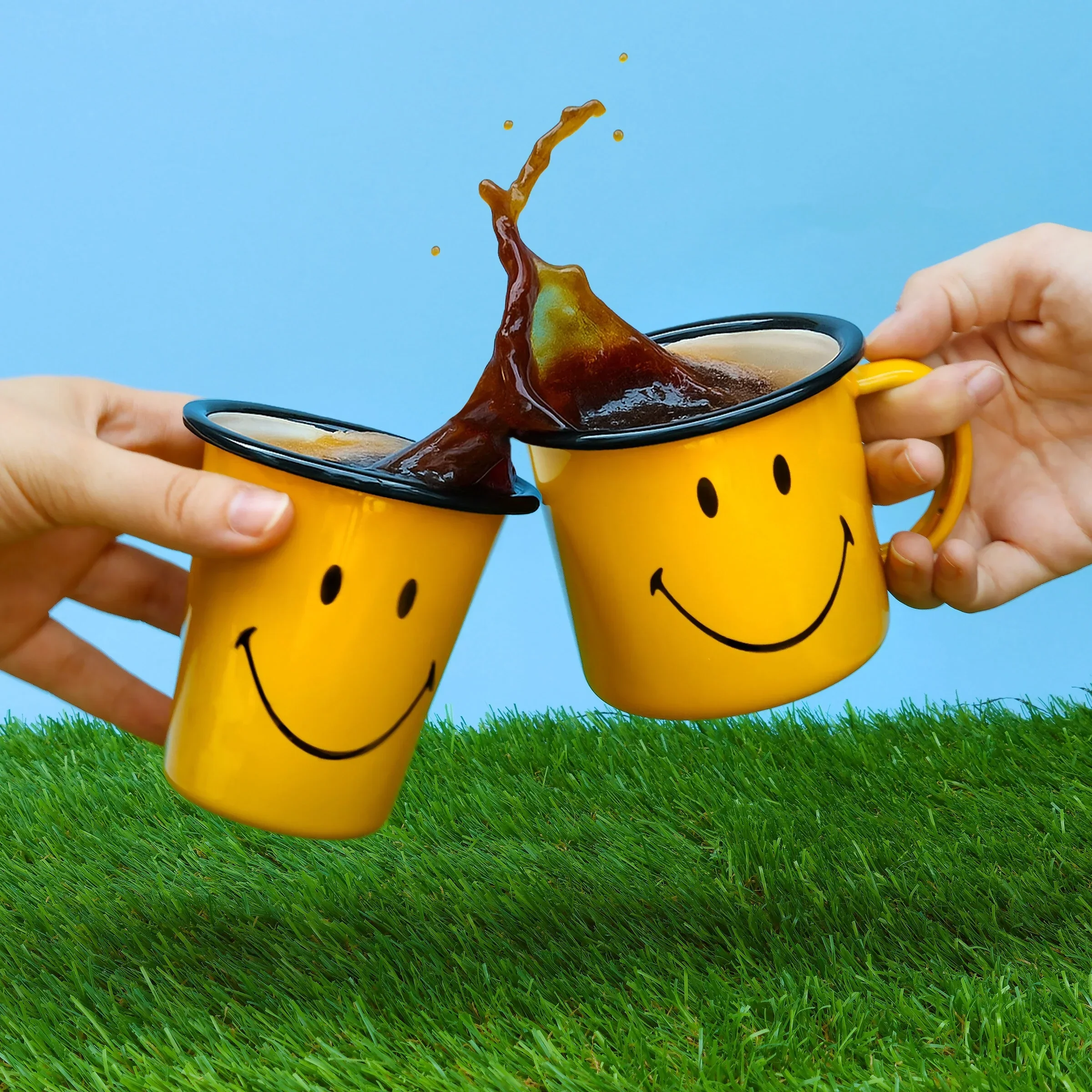 Suck UK Smiley Enamel Mug - Image 4