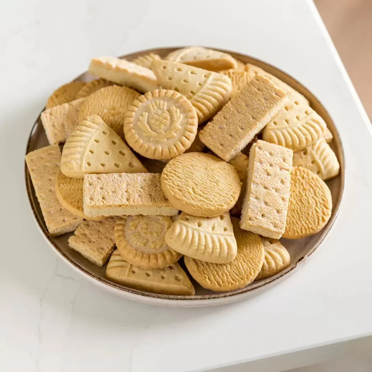 Walkers Premium Shortbread Selection Tin (2.1kg) - Image 3
