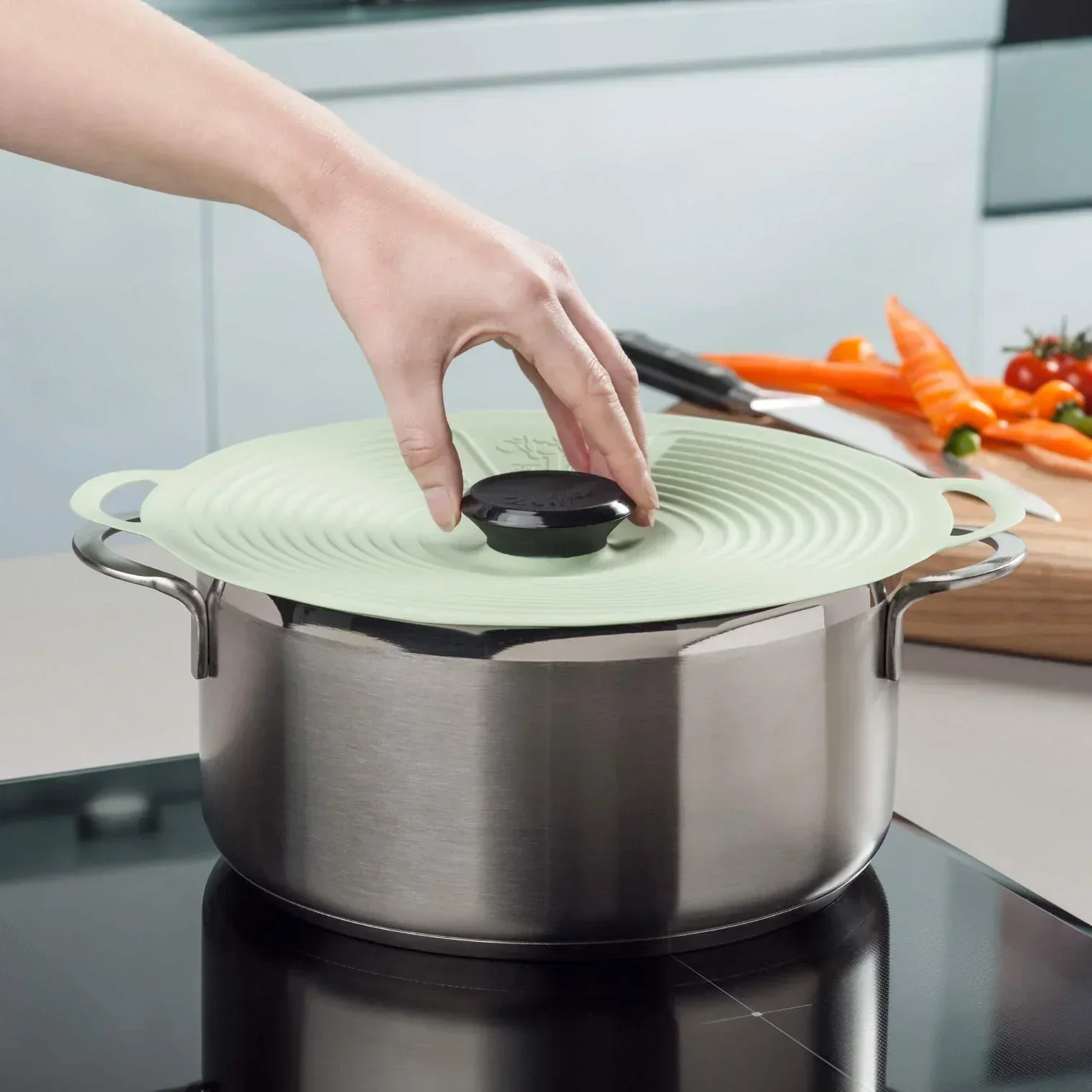 Zeal Classic Silicone Self Sealing Lid, Extra Large - Dark Grey (28cm) - Image 5